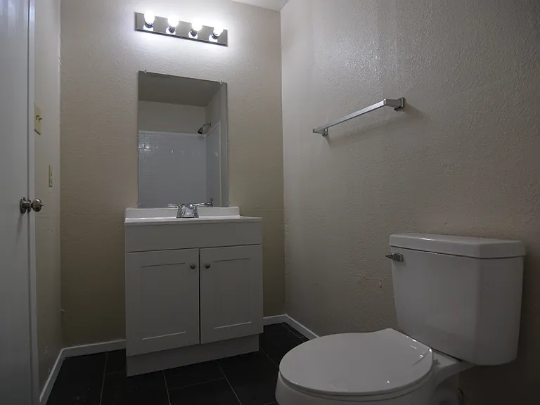 6809 Westglen Dr — Photo 10
