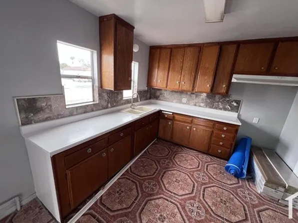 230 W F St, Wilmington, CA 90744