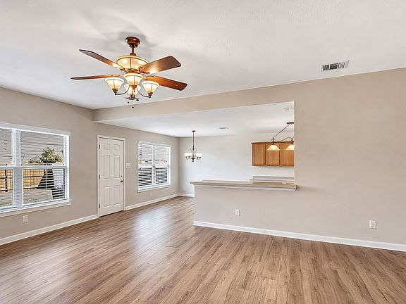 3rd image of 1604 Lesli Dr