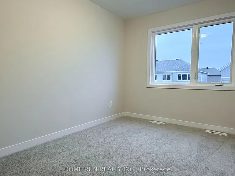 381 Les Emmerson Dr — Photo 12