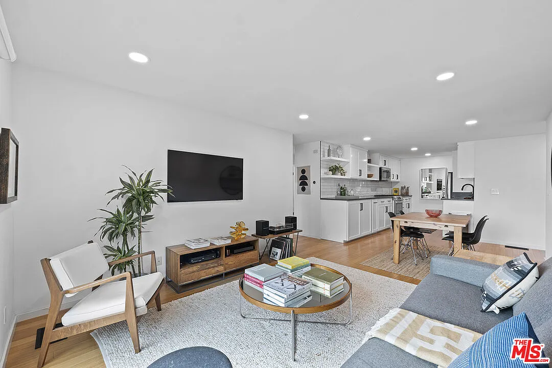 3 bed, 2.0 bath, 1140 sqft, $5,100 — Photo 1