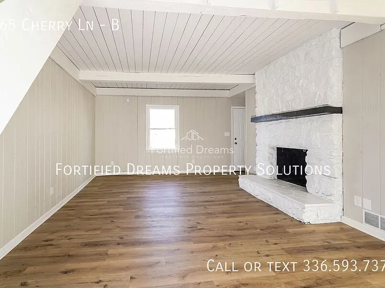 165 Cherry Ln #B — Photo 3