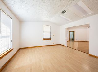 401 Mesquite St, GRANGER, TX 76530