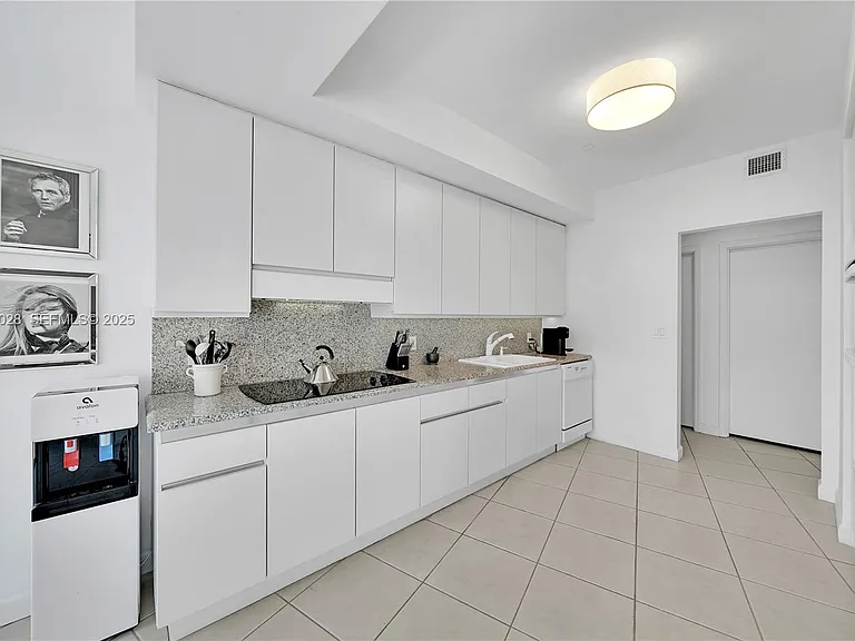 9601 Collins Ave #809 — Photo 7