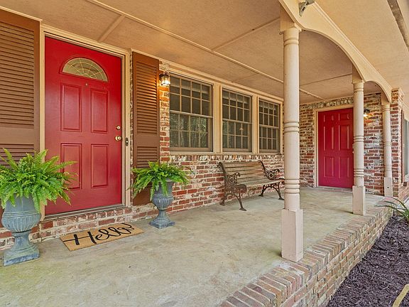 3rd image of 1909 Sherwood Dr
