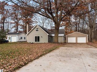 9400 W Jennings Rd, Lake City, MI 49651