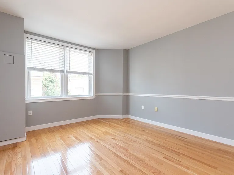 47 Harvard St #201 — Photo 7