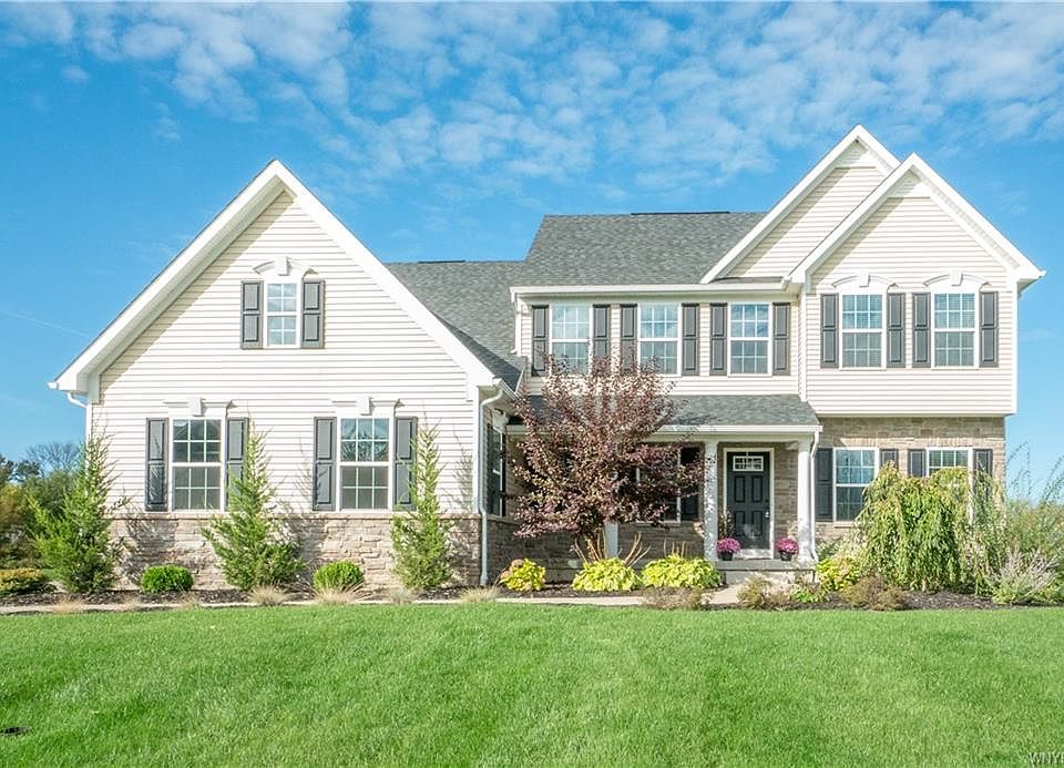 1st image of 18 Airmont Dr