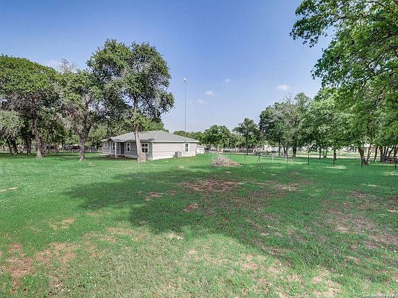 2nd image of 285 OAK HOLLOW DR