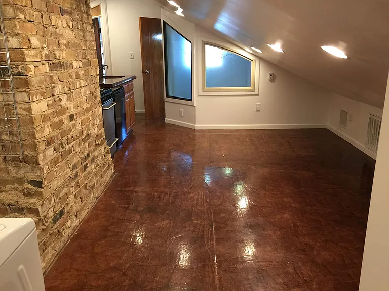 1028 W Hickory St — Photo 5