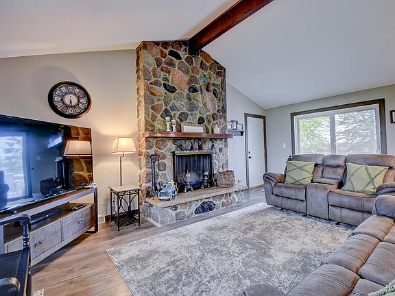 4th image of 960 Paradise Dr