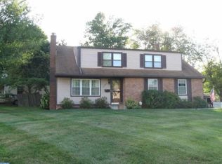 1264 Victoria Rd, Warminster, PA 18974