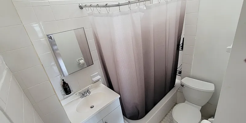 Rented by Perry Associates NYC Inc | media 26