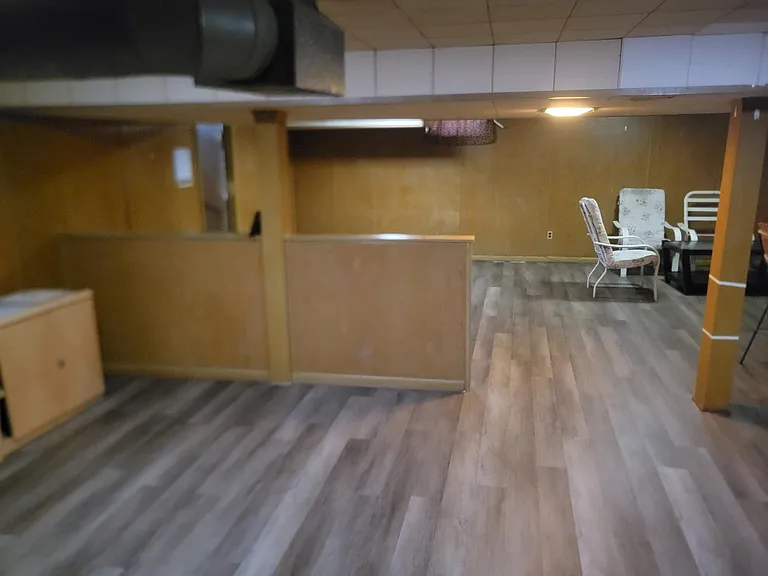 24011 Seneca St — Photo 17