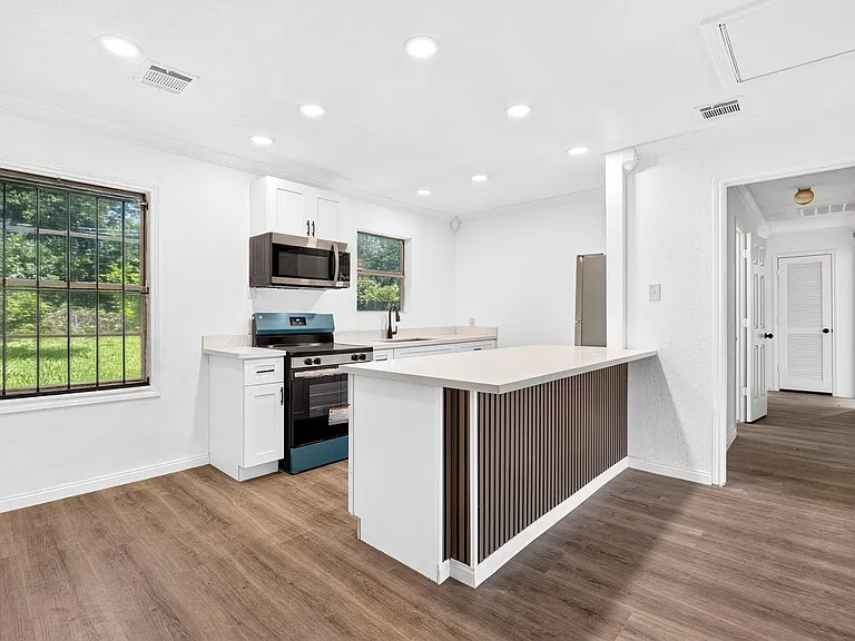 9211 Clearway Dr — Photo 13