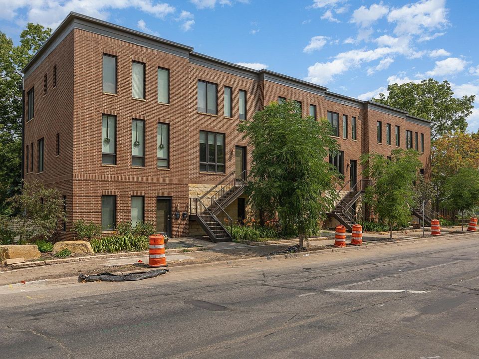 1st image of 2703 1st Ave S #102