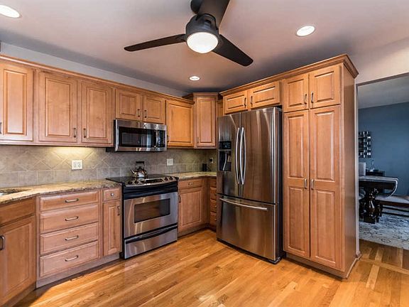 3rd image of 6268 Hollow Wood Cir
