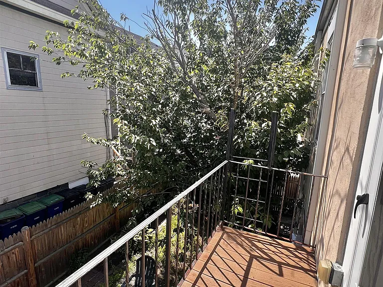 207 Highland Ave — Photo 9