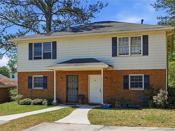 3rd image of 1600 Riverside Trl NE