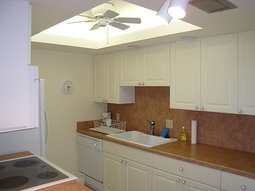 2nd image of 2233 NW 22nd Ave Unit 105