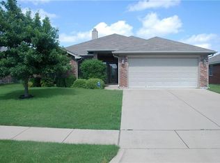 704 Lakeview Dr, Alvarado, TX 76009