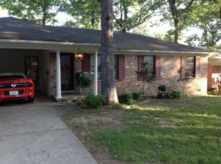 27 Warwick Rd, Little Rock, AR 72205