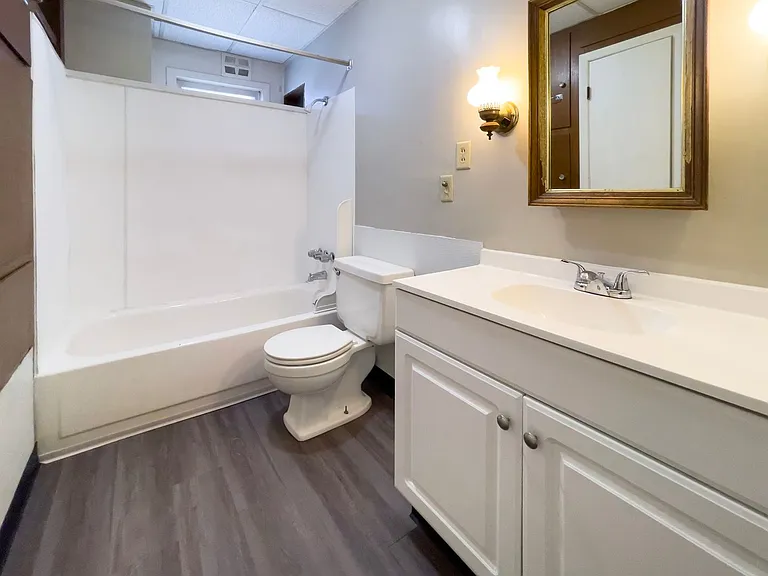 1924 W Jackson St #1 — Photo 10