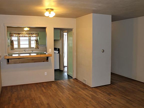 4th image of 936 E Sumach St