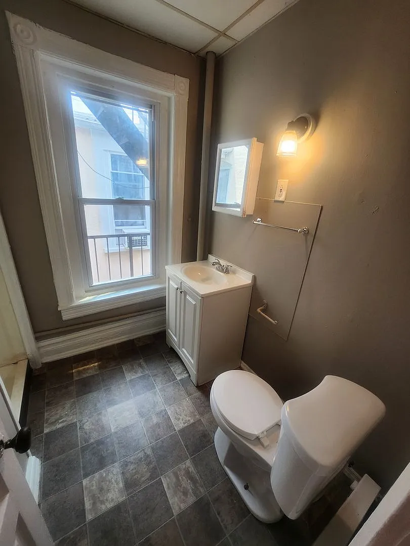 448 W Turner St — Photo 4