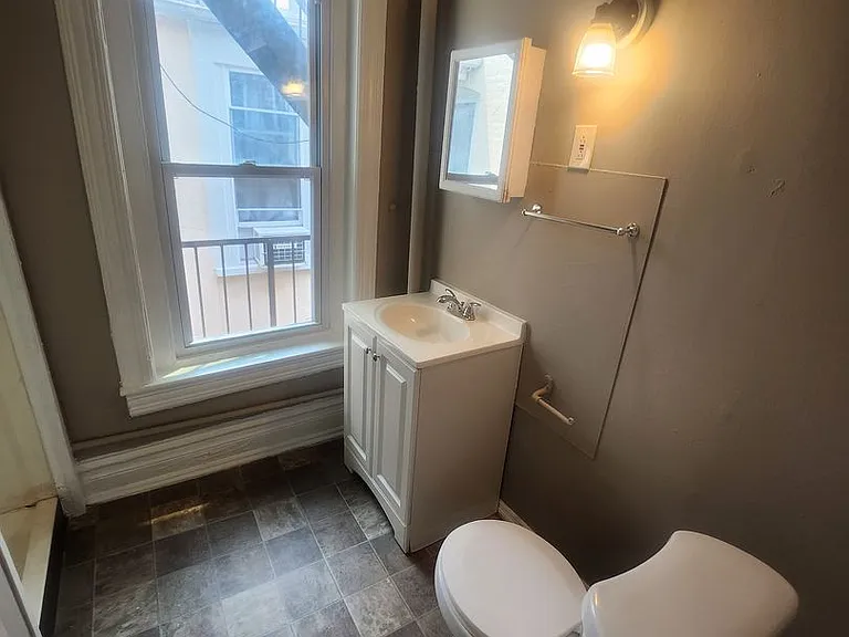 448 W Turner St — Photo 4