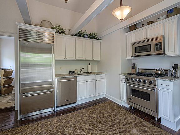 3rd image of 364B Main St
