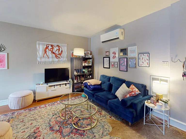 The Larchmont — Photo 3