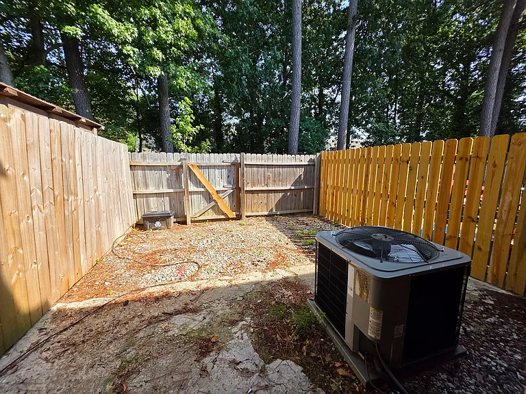 353 Susan Constant Dr — Photo 9