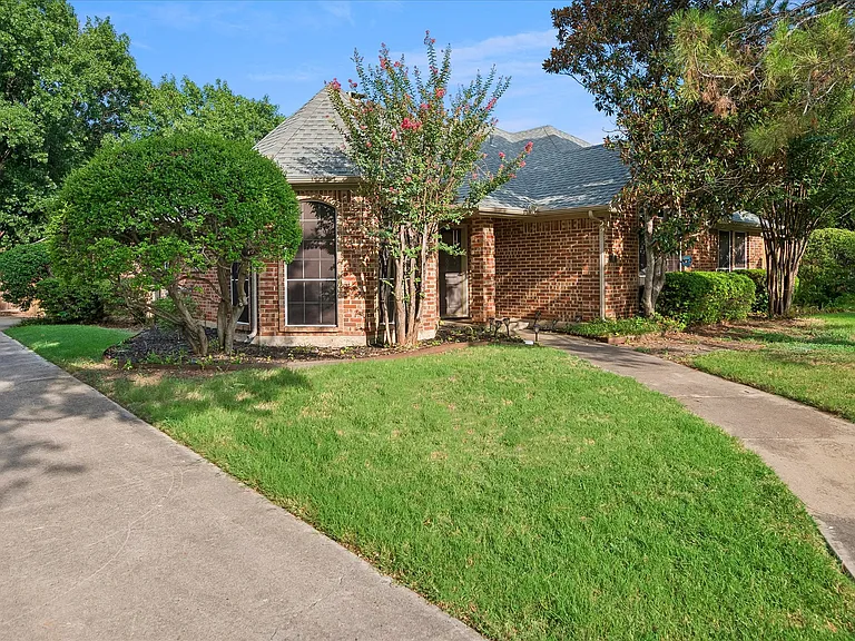 2201 Pendleton Ln — Photo 2