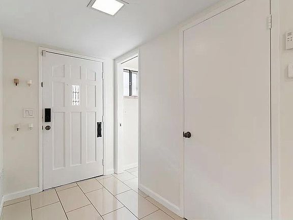 4th image of 293 Bryant St