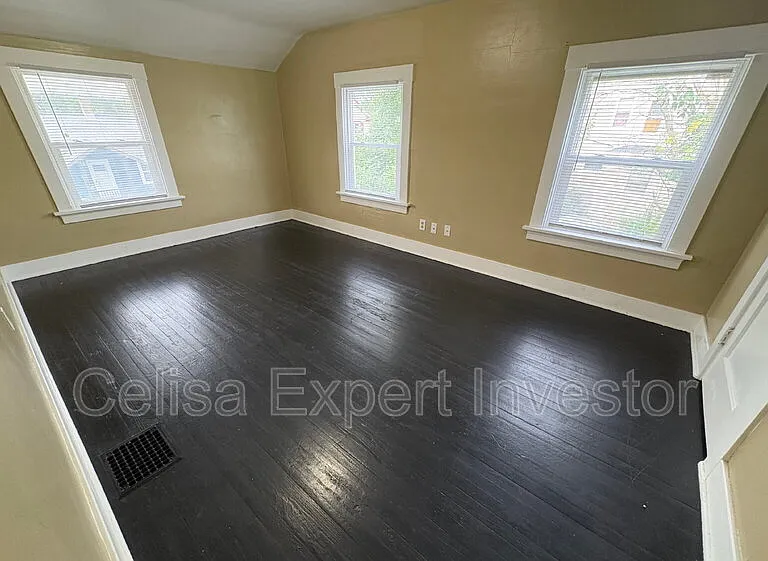 446 Lexington Ave — Photo 6