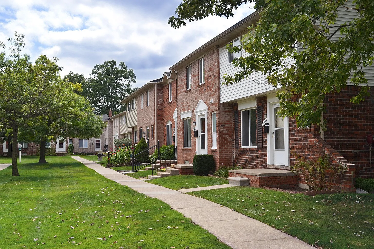 Royal Woods - Riverview, MI — Photo 1