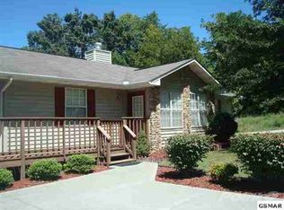 415 Mountain View Ln, Pigeon Forge, TN 37863