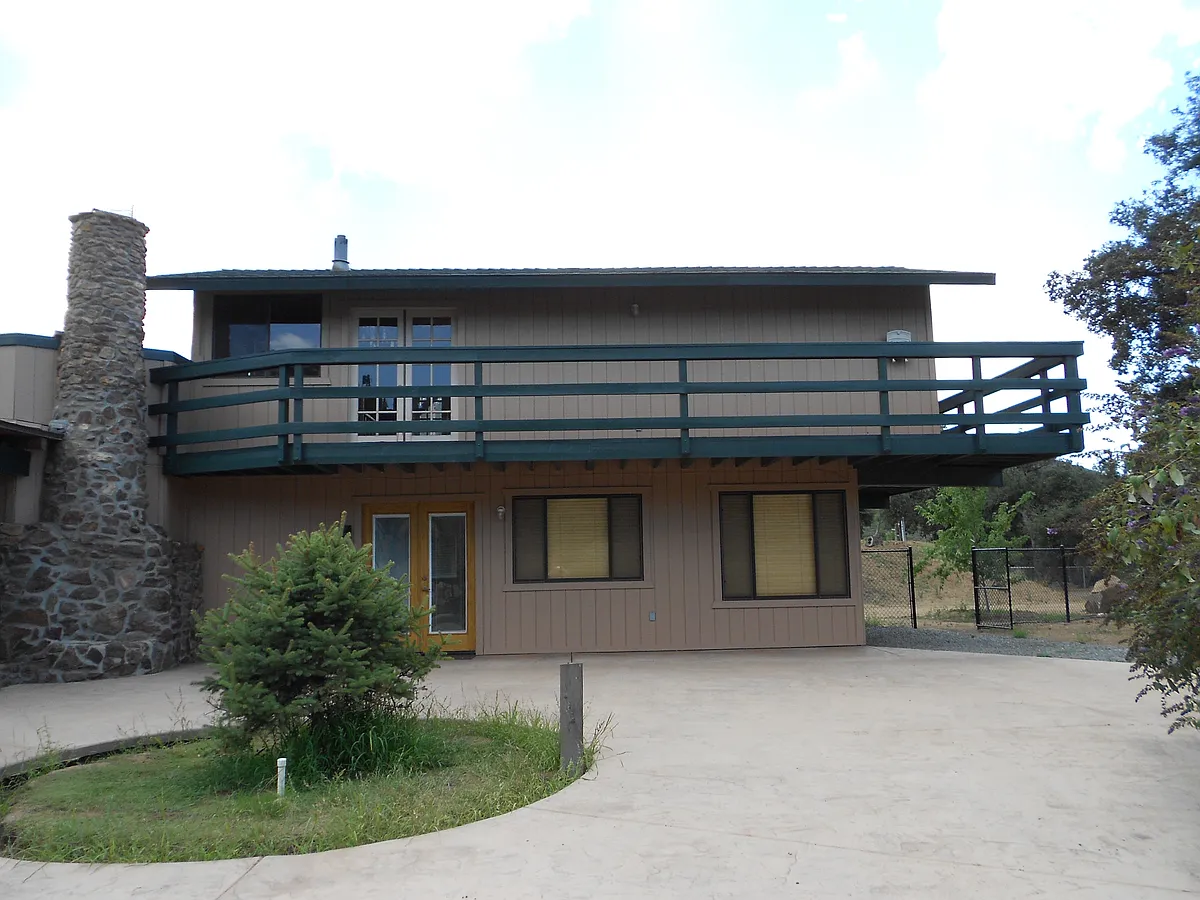 Building Photo - Highway 79