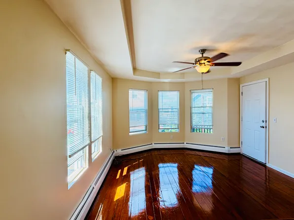 (undisclosed Address), Warren, RI 02885