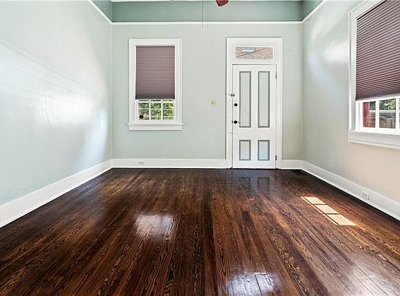 5th image of 906 Marigny St
