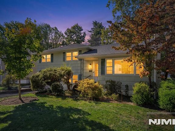 3rd image of 546 Lynn Street