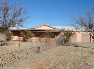 8261 E Larkspur Ln, Hereford, AZ 85615