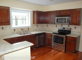 7 Mucklehany Ln, Sterling, VA 20165