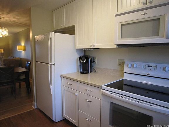 3rd image of 77 Carillon Dr