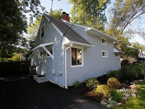 Exterior - Front Yard and driveway