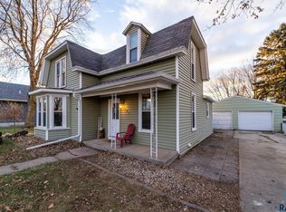 207 S 3rd St, Beaver Creek, MN 56116