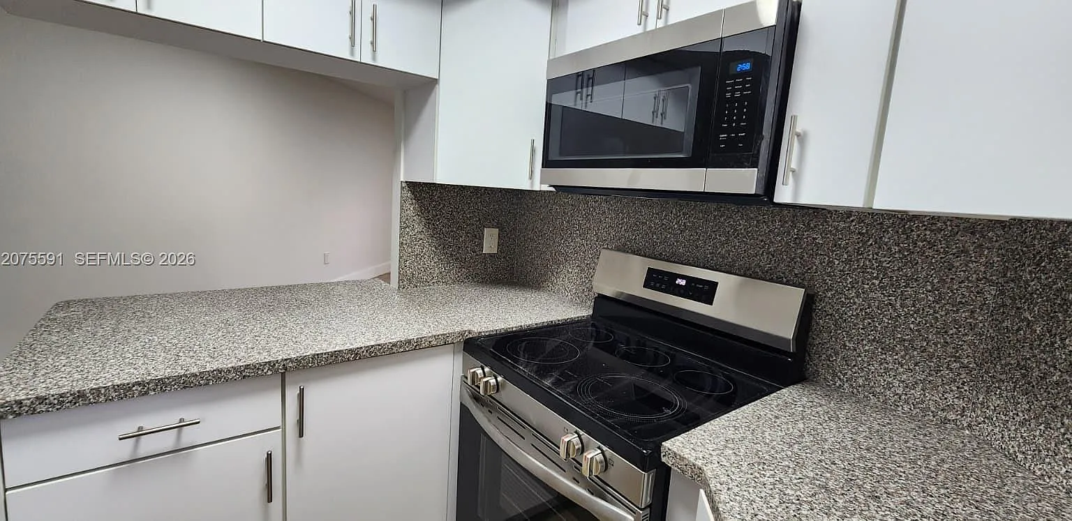 Las Vistas At Doral Condo — Photo 3