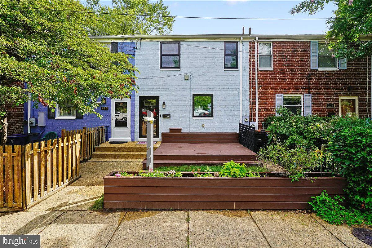 3 bed, 1603 sqft, $3,650 — Photo 1