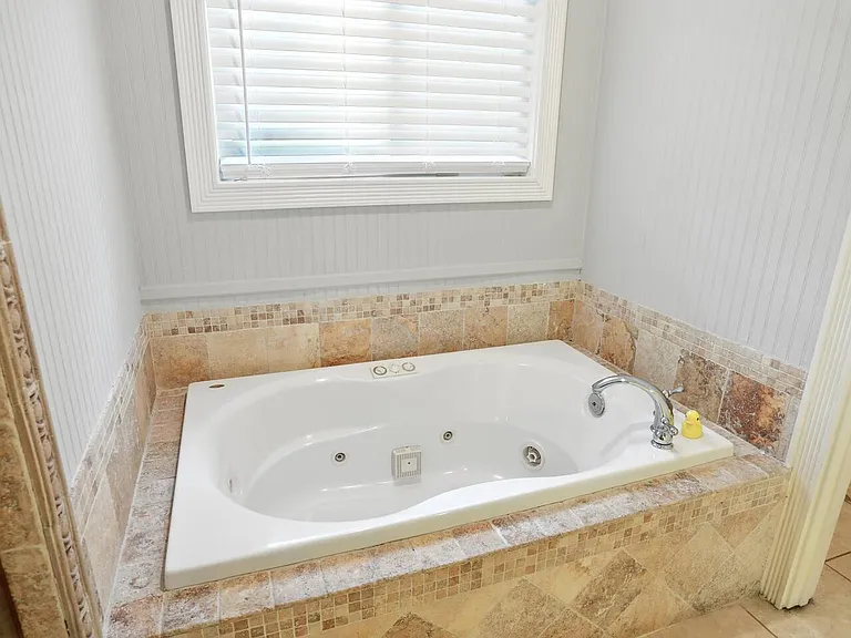 112 Riverview Dr — Photo 17